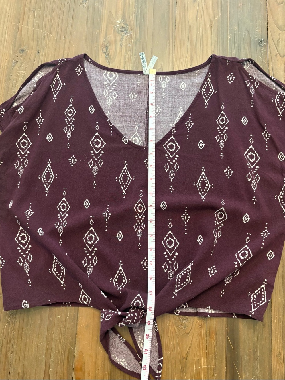 Mudd Boho Maroon Ikat Print Cold Shoulder Tie Front Top - Size Large - Picture 4 of 5